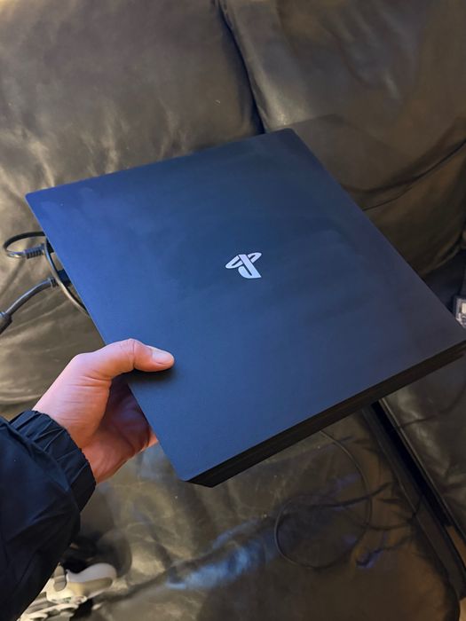 PlayStation 4 pro 1 TB с игри