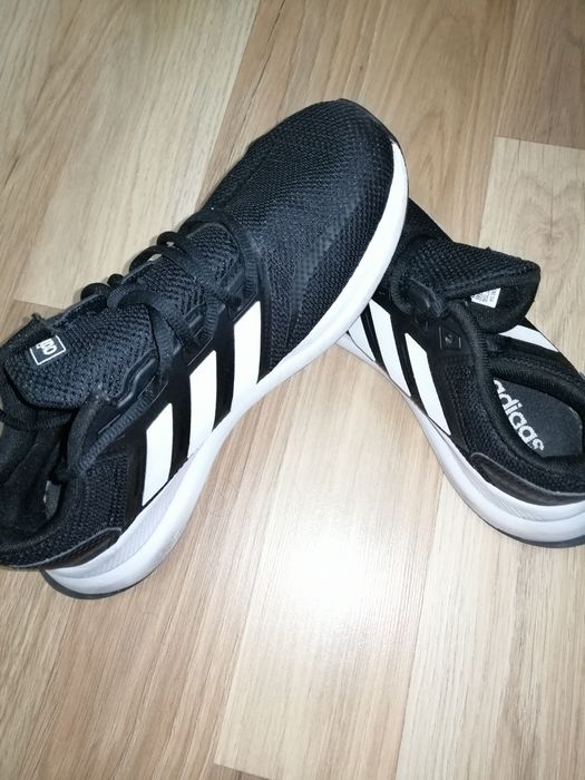 Обувки Adidas номер 40