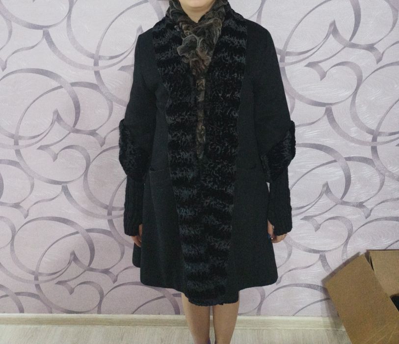 Пальто , с перчатками