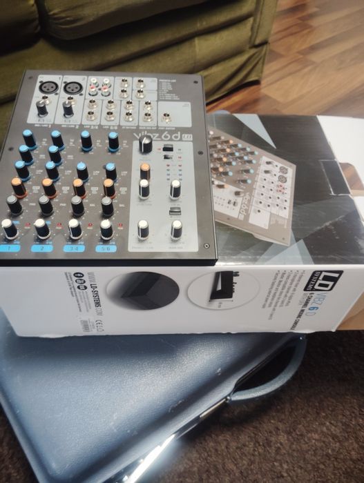 Vând Mixer audio cu FX