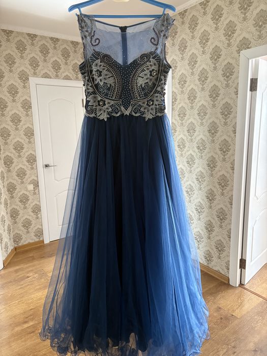 Платье на выпускной , на вечер