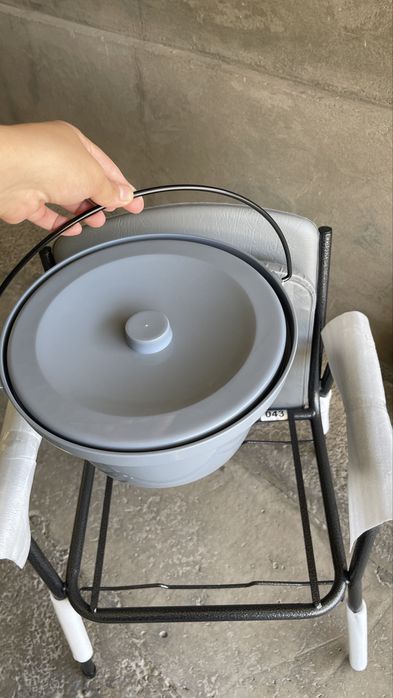 Продам кресло туалет новый