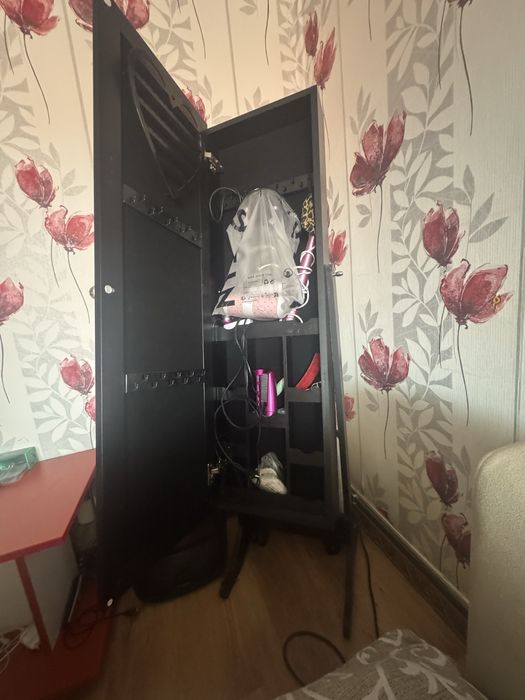 Vand dulap cu oglinda masiv