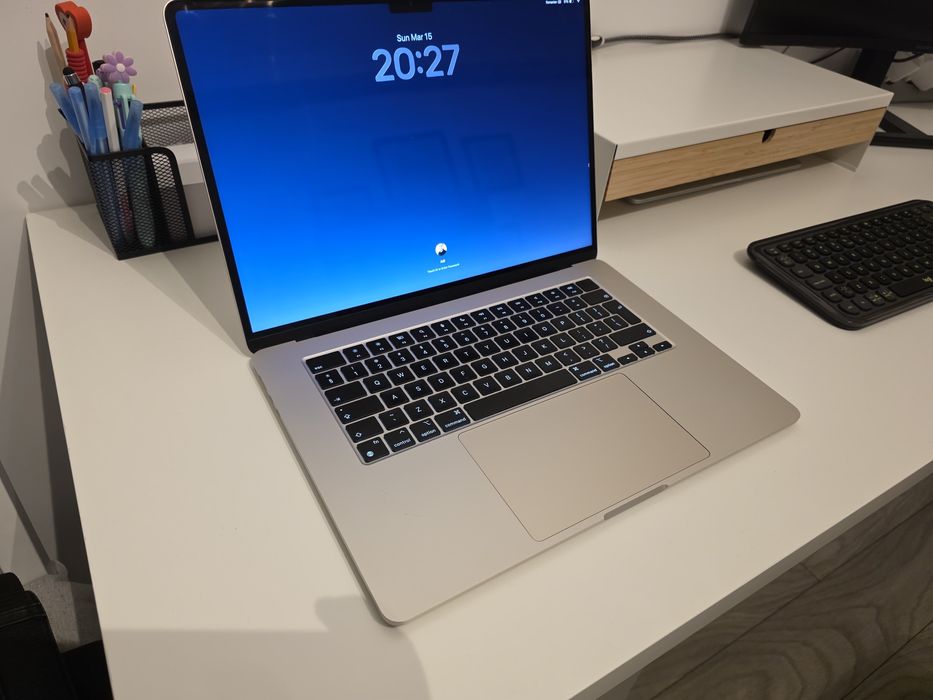 Macbook Air M2 2023 15 inch Gold / Starlight impecabil