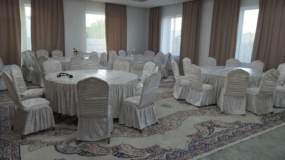 Продам столы круглые для кафе ресторан
