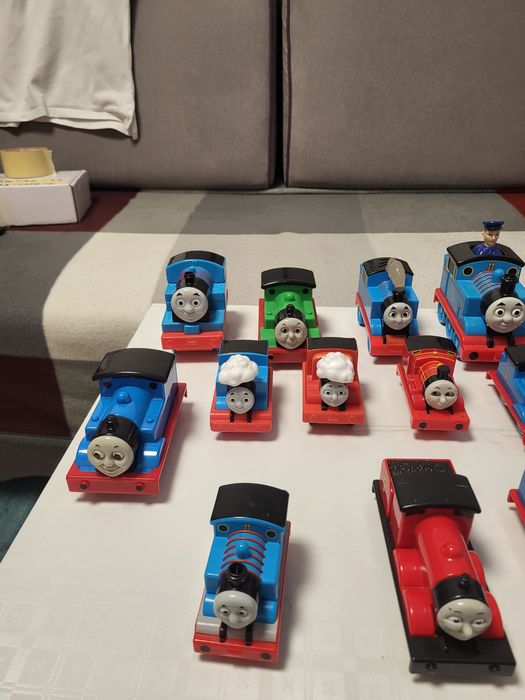 Thomas din plastic cu Baterii si Simple.