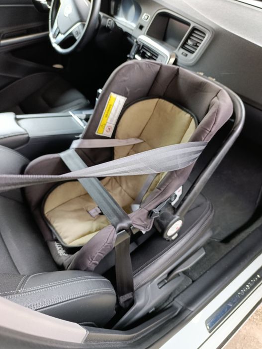 Carucior Coccolle transformabil 3 in 1 cu scoica, landou, pliabil