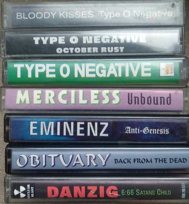 Неофициални аудио касети с метъл (блек, дет) и рок