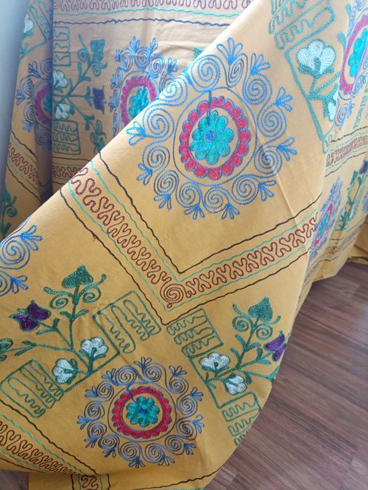 Скатерть. Машинная вышивка.