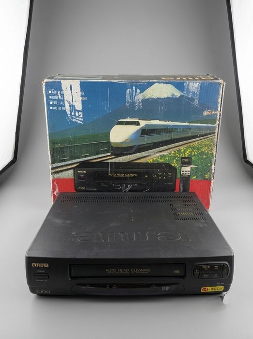 AIWA C100 VHS videomagnitofoni va Daewoo BBS magnitofoniВидеомагнитофо