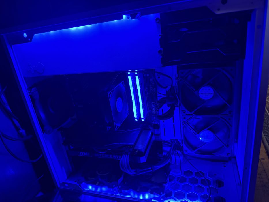 G:RIGS Commander White (AMD) - MSI Edition