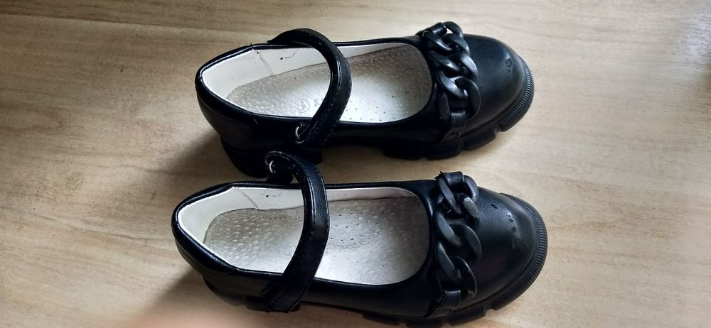 Школьная    обувь