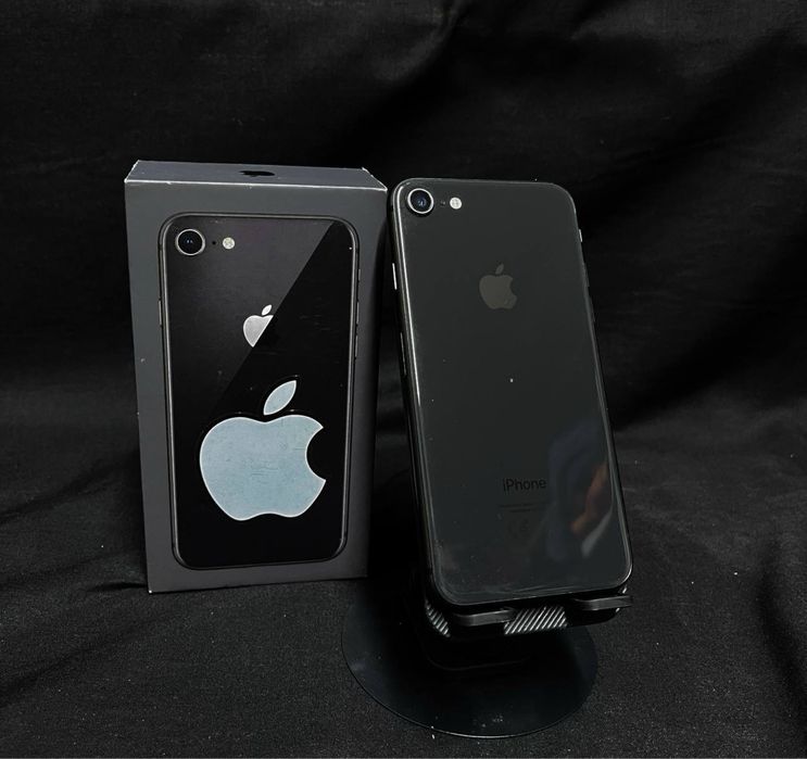 Iphone 8    Память: 64gb