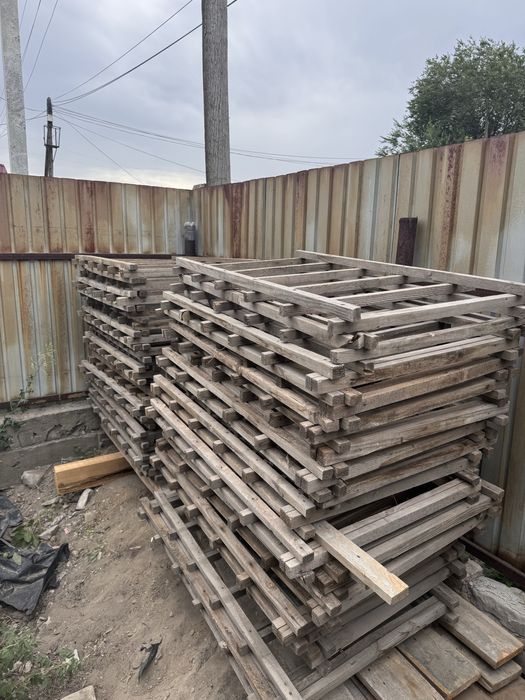 Поддоны под изоляторы