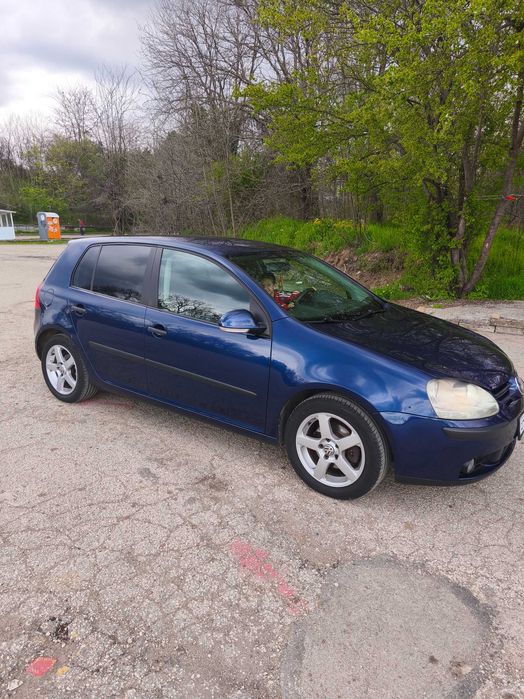 Продавам Голф 5 FSI 1.6