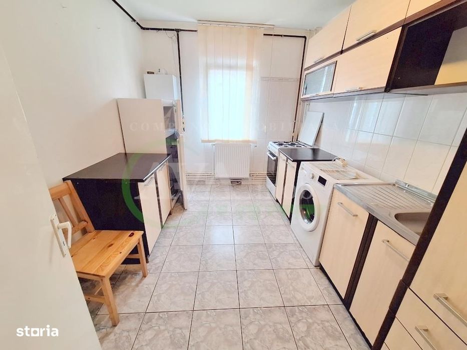 Apartament 2 camere semidecomandate, etaj 3 din 4, cu centrala, Bacau