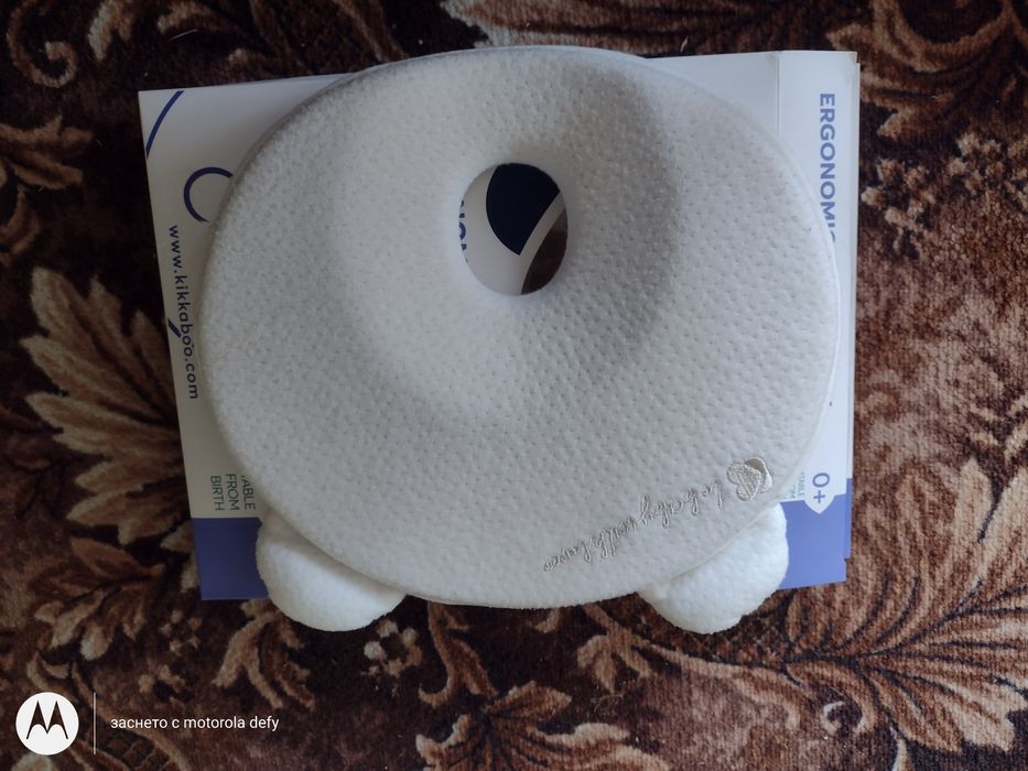 ЛОТ Бебешки обиколник , възглавничка и топли дрехи