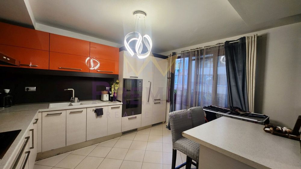 Продава се Тристаен апартамент в Варна, Конфуто - 100 кв.м за 2472 €/кв.м - Снимка #3