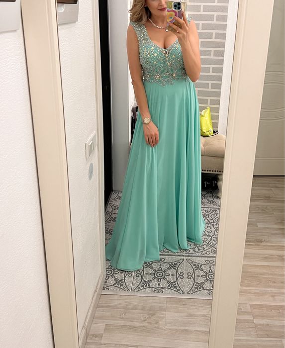 Платье праздничное