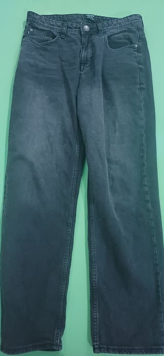 Vand blugi barbat baggy/cropp marimea 32 stare foarte buna,culoare negru