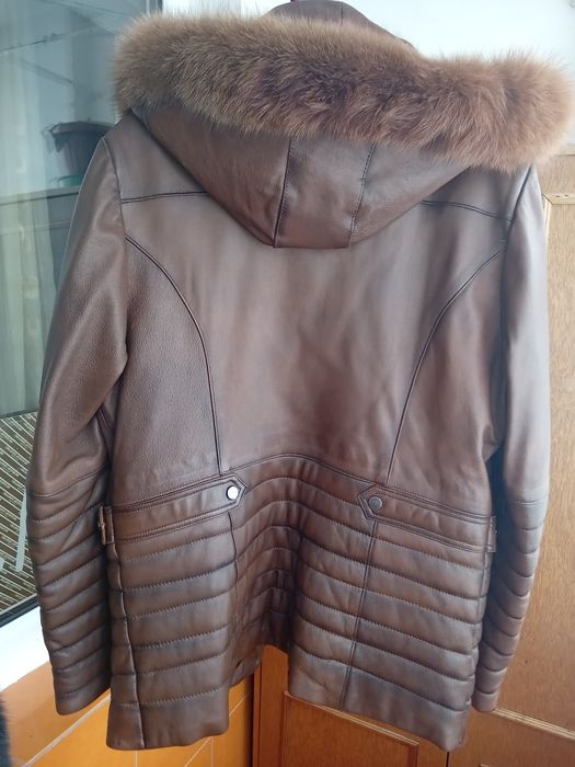 Haină  din piele naturală  maro , gluga cu blană  de vulpe, mărime xxxl, ca și  nouă,damă!
