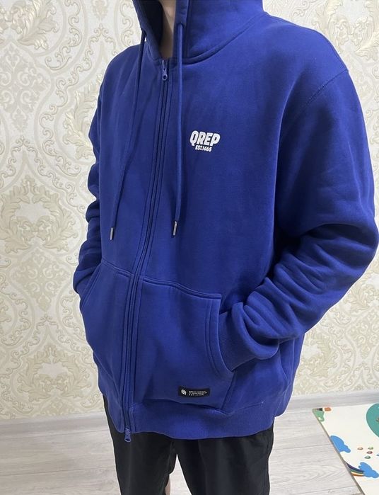 продаю худи с замком QR