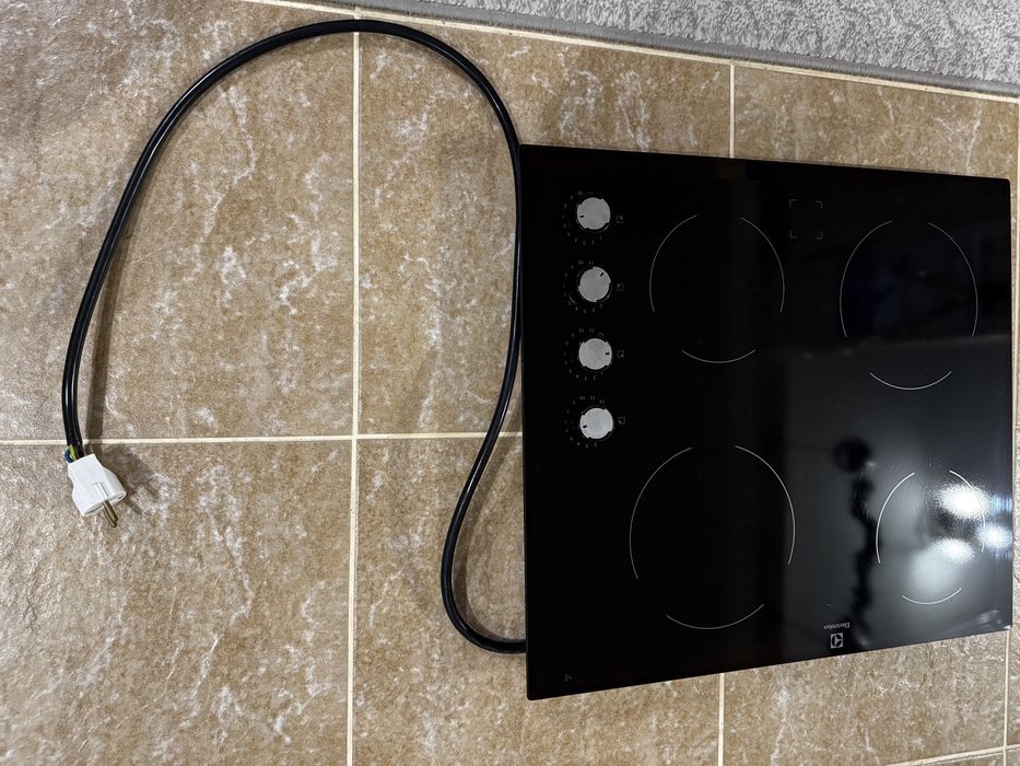 Стъклокерамичен плот Electrolux EHF6140FOK