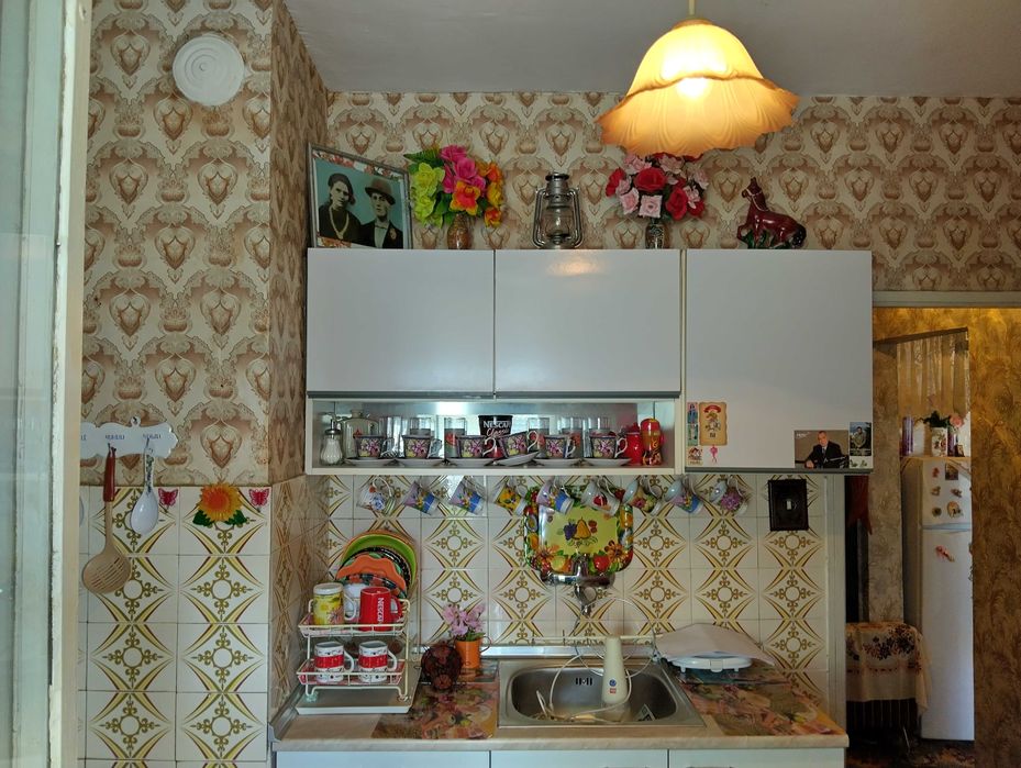 Продава разширена , вътрешна гарсонера