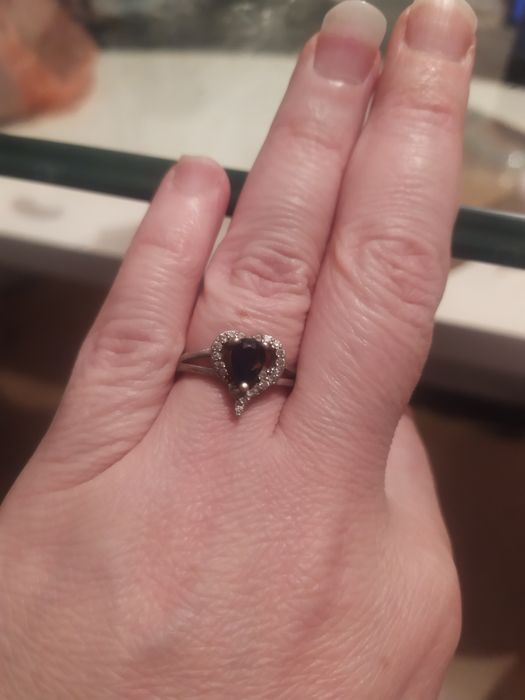 Продам красивое серебряное кольцо