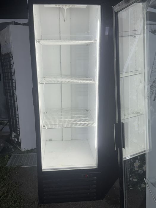 Продам витрины холодильник