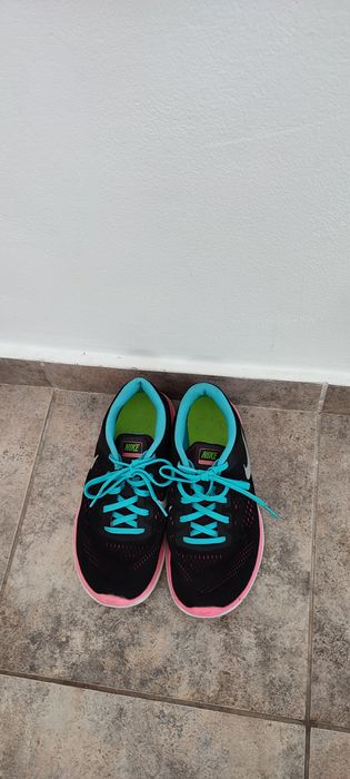 Продавам маратонки Nike