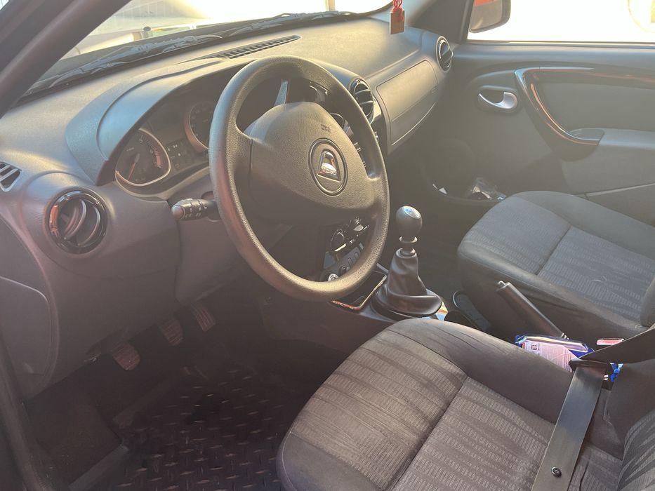 Дачия Дъстър СУВ 4x4 2013 г с комплект летни и зимни гуми