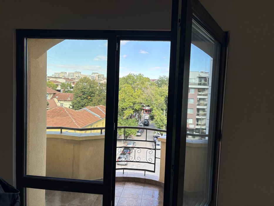 Продава се Тристаен апартамент в Пловдив, Кючук Париж - 115 кв.м за 1696 €/кв.м - Снимка #2