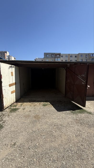 Vand Garaj zona Materna