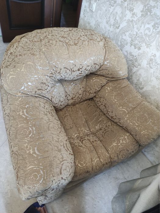 Диван (раскладной) и кресло