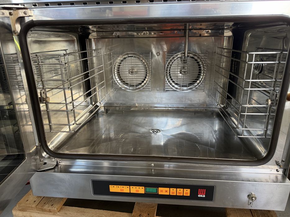 Cuptor electric gastro - convectomat EKA Italia – 4 tavi x GN 1/1, digital, cu umidificare -380V - 6.4 KW