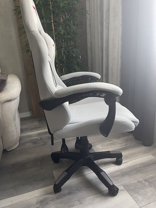 Продам игровое кресло