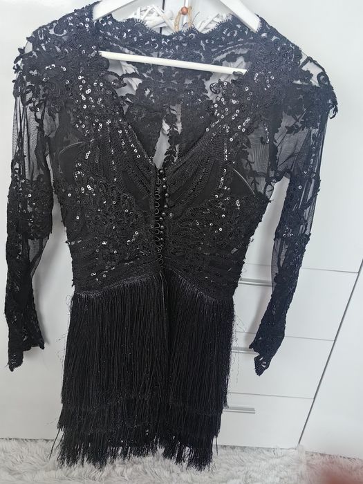 Рокля с дантела и ресни