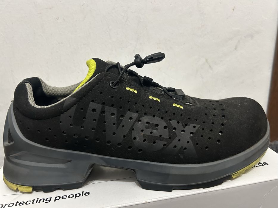 Pantofi Uvex mărimea 44