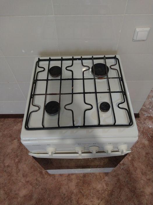 Продам газовую плиту "Лада"