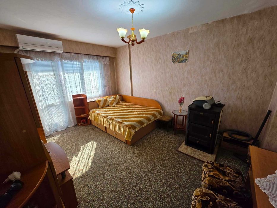Гарсониера, Под наем, кв. Запад