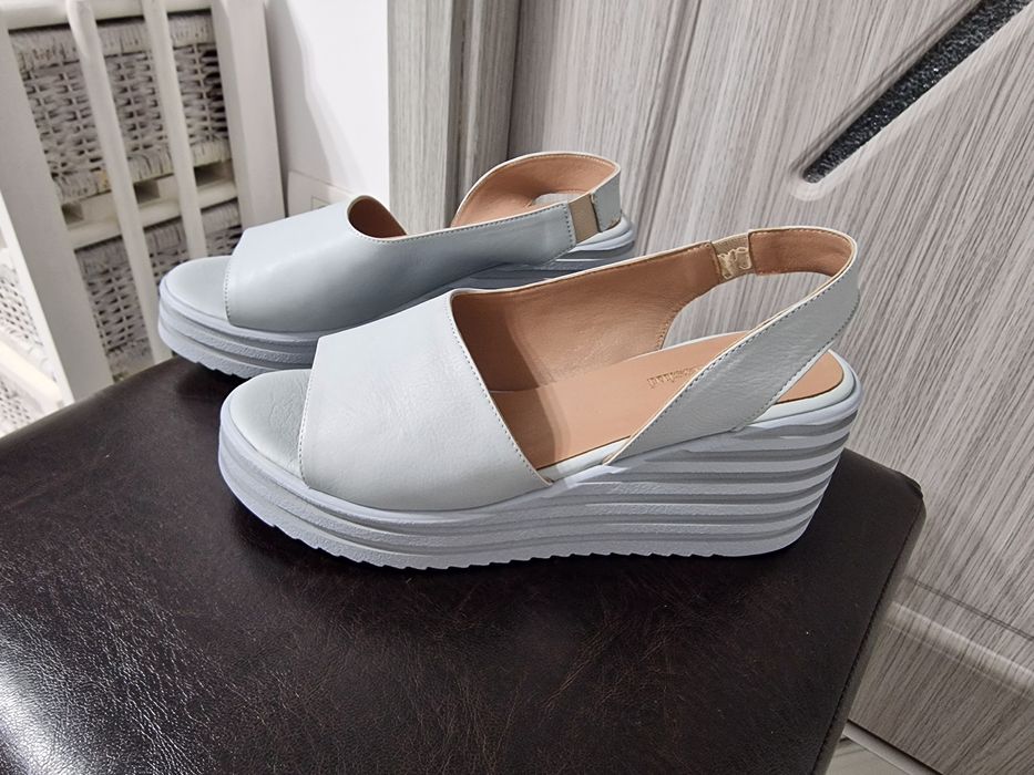 Sandale de firma,noi