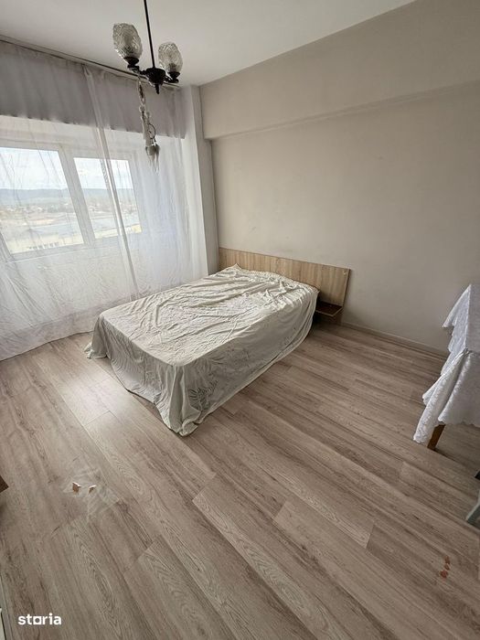 Ofer spre închiriere garsoniera zonă centrală