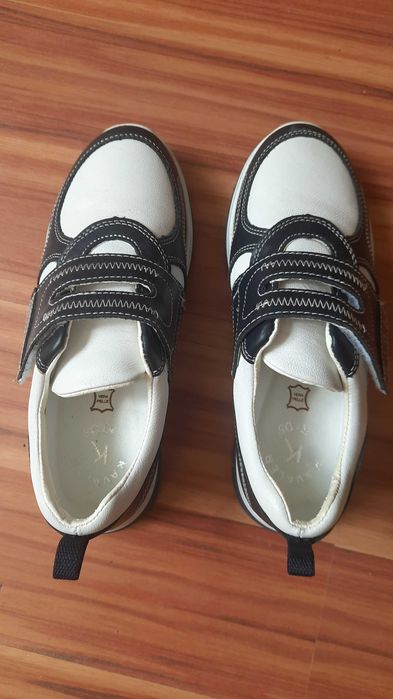 Детски кожени маратонки Кавалер, номер 34  – 40 лв.