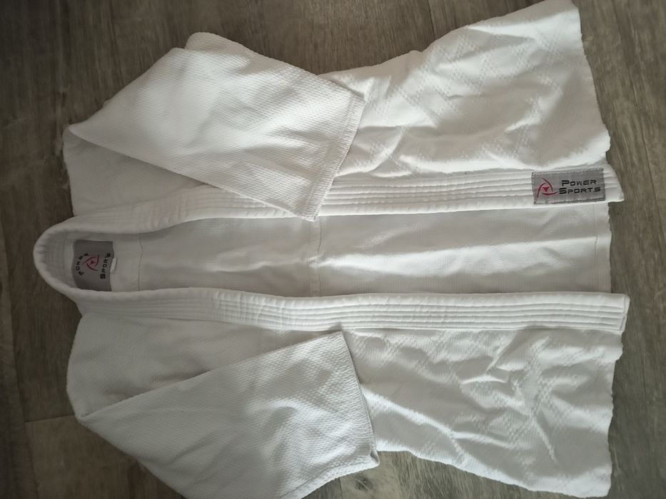 Продам кимоно карате и дзюдо