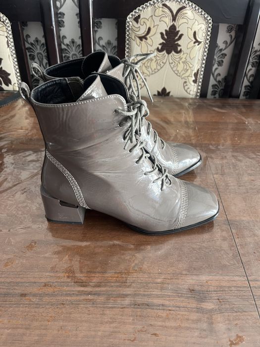 Полусапожки лакированные