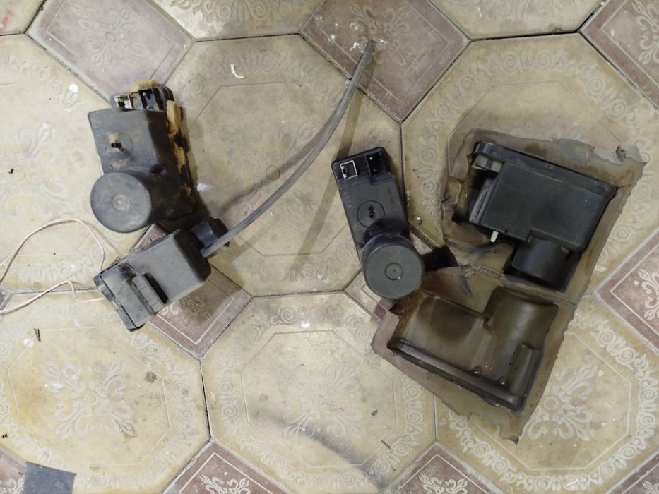 Компрессор центральныи замка