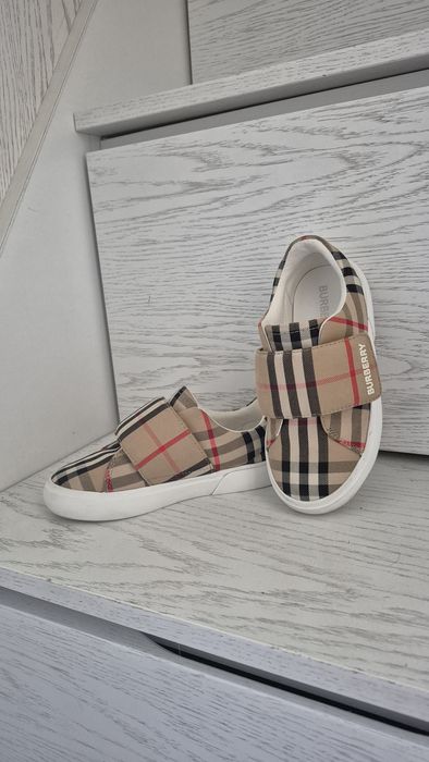 Обувки  Burberry размер 31, отлично състояние
