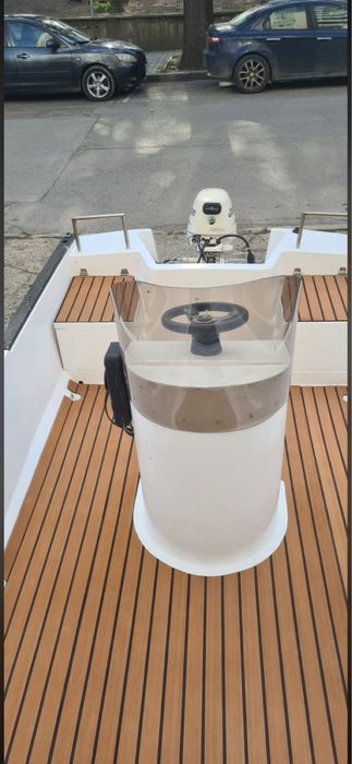 Лодка 4.5 м с двигател Johnson 15 hp + Колесар