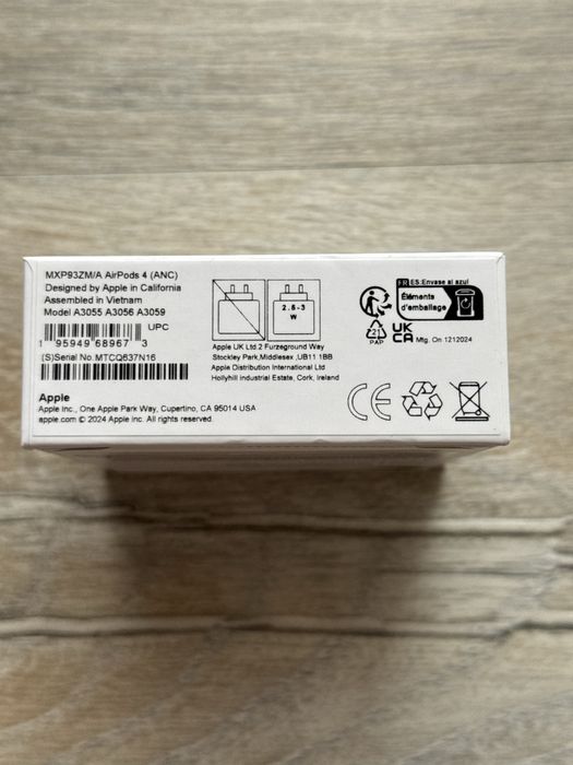 Apple AirPods 4 sigilate.